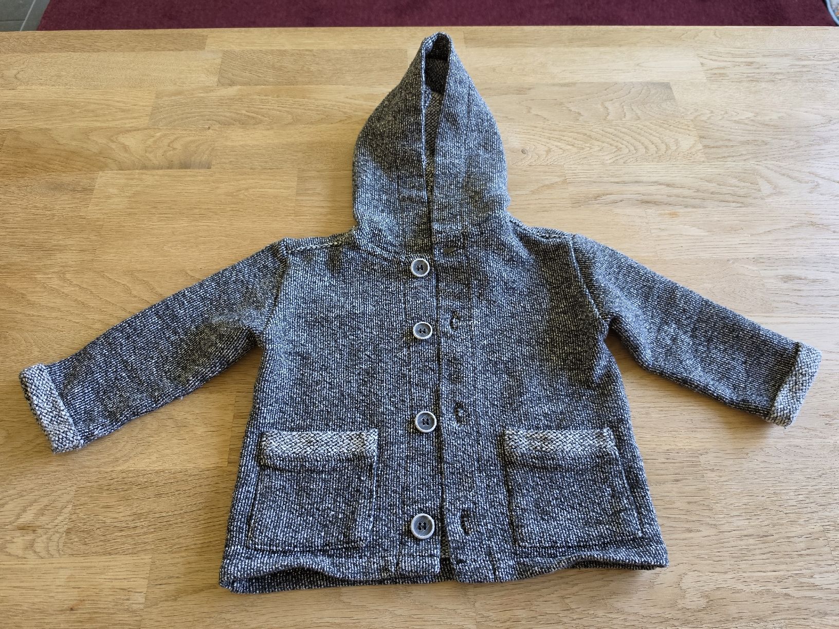 Zara Giacche & Cappotti: Zara Strickjacke Gr. 86 mit Kapuze  – Usato da Bergdietikon venduto da Staphylococcus 4