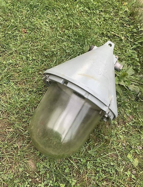 Lampade: DDR Bunkerlampe | Vintage Industrielampe – Usato da Arbon venduto da Kiwi9