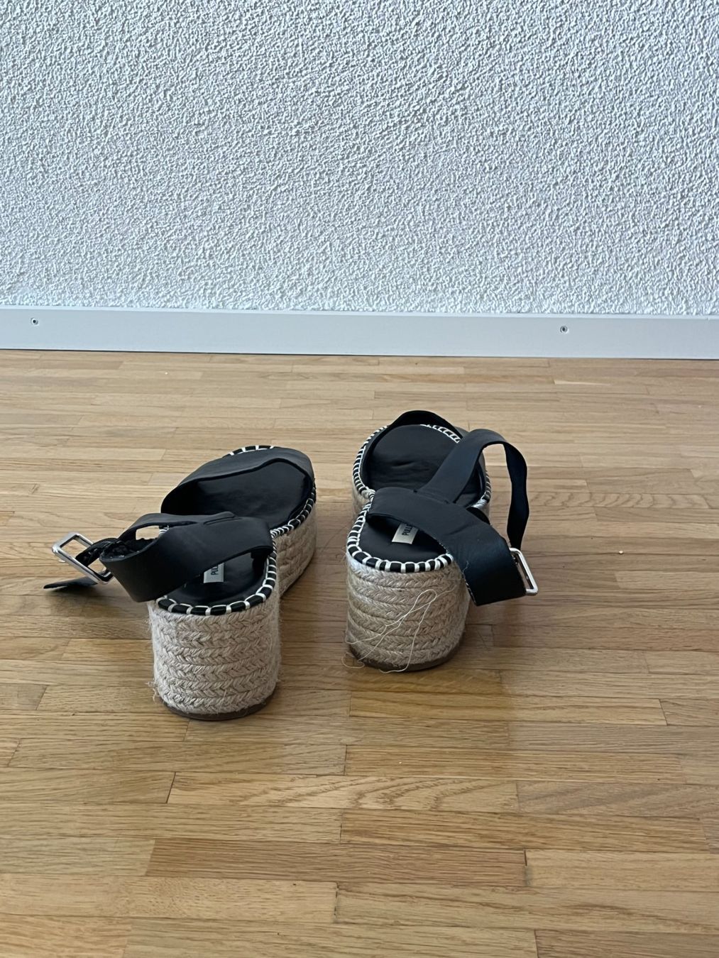 Pull&Bear Scarpe da donna: Pull&Bear Black espadrille platform sandals – Usato da Zürich venduto da Marghensy 3