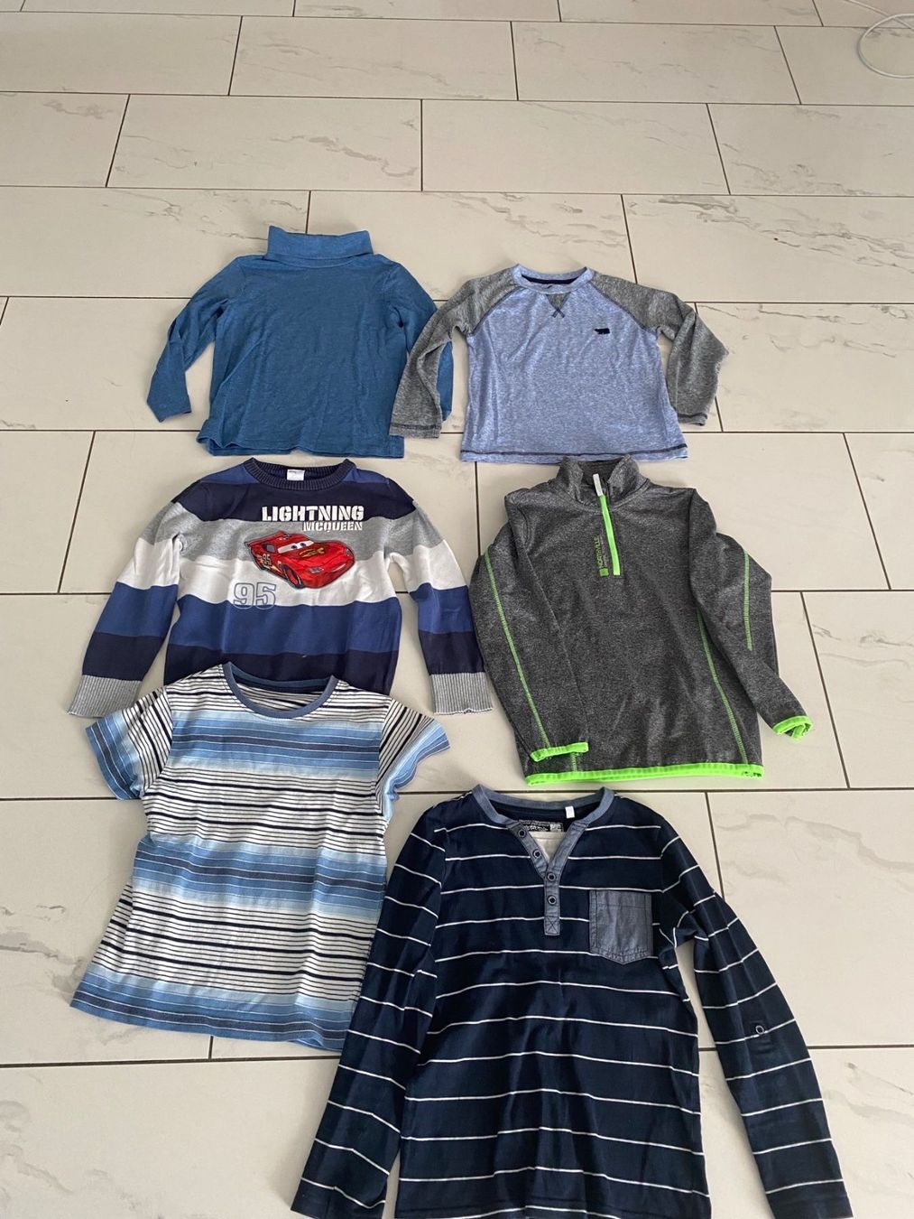 Lotti & Set di vestiti: Kleiderpaket, Gr. 122 – Usato da Anières venduto da elenafred