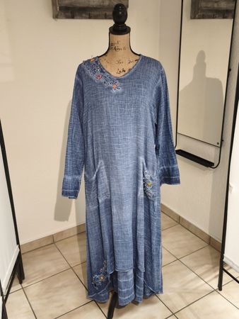 Lässiges Sommerkleid, blau, Gr. 44, mit Stickereien