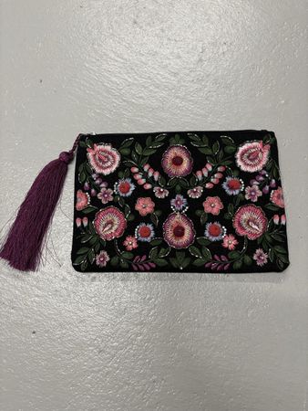 Sfera Clutch mit Blumen Stickerei schwarz pink