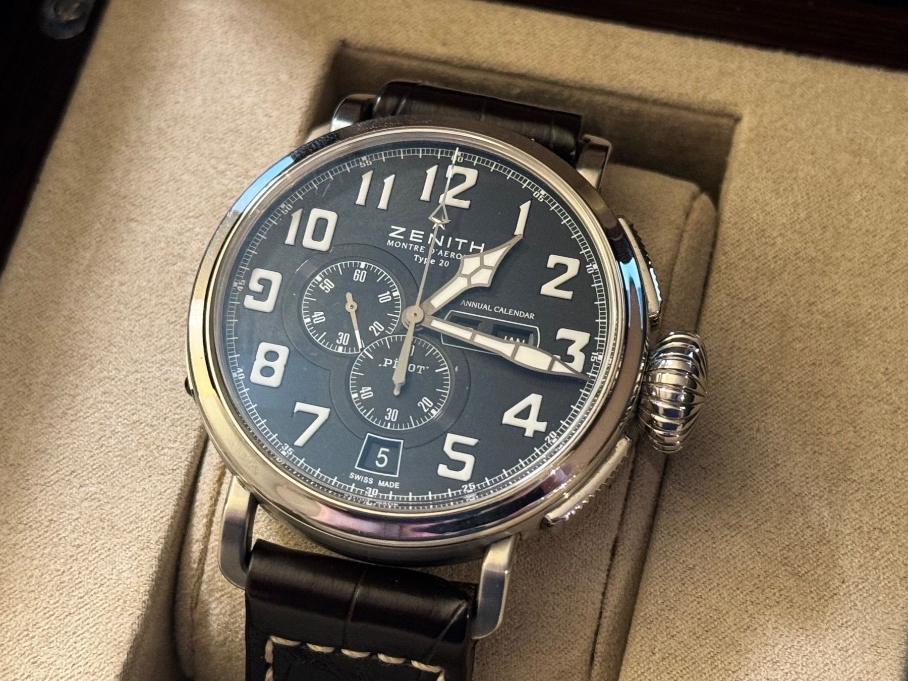 Zenith Orologi: Zenith Pilot Typ 20 Annual Calendar Stahl 48mm – Usato da Aarau venduto da trader1000
