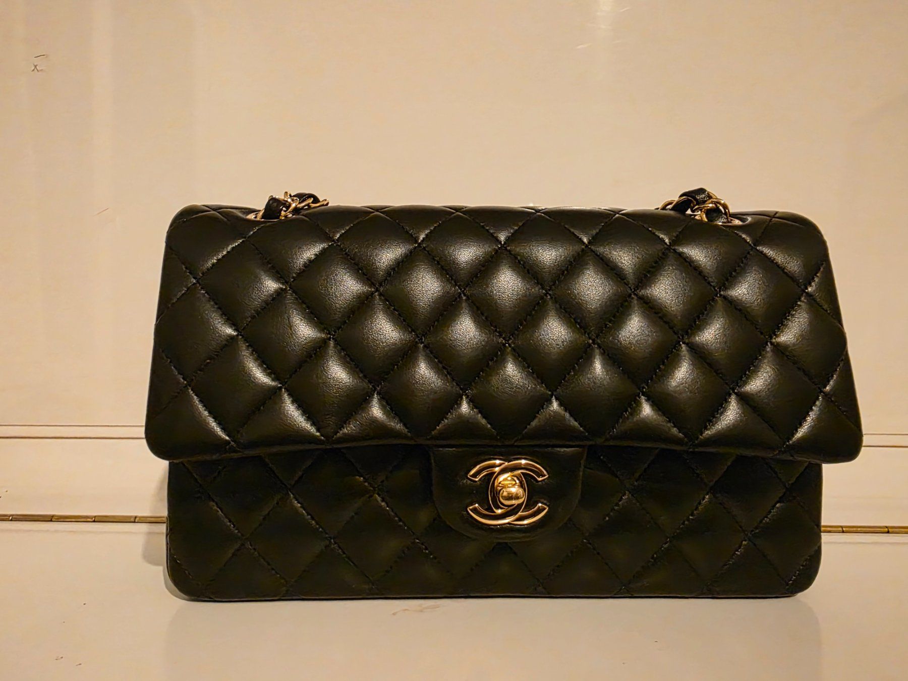 Chanel Borse da donna: Chanel Medium Classic Flap (2025) – Nuovo (secondo la descrizione) da Winterthur venduto da FragranceLUXE 2