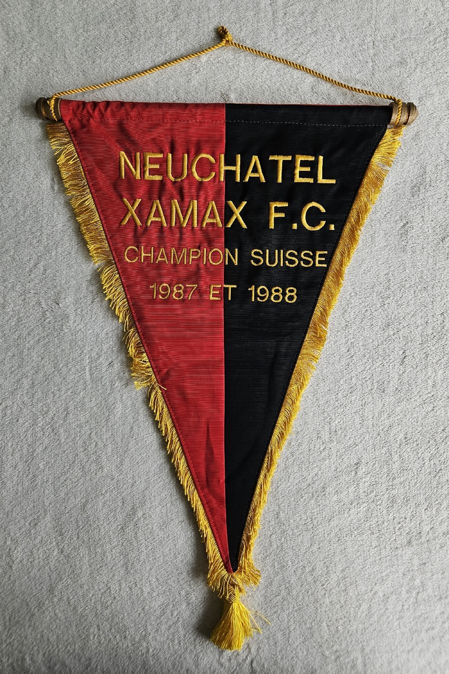 Xamax Toppe: Fanion Neuchâtel Xamax – Usato da Zürich venduto da Petrus1976