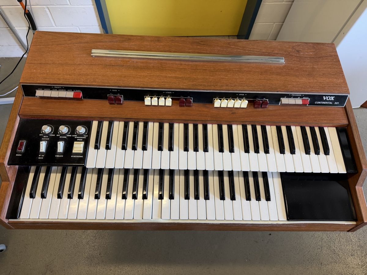 Vox Instruments de musique: Orgel VOX CONTINENTAL 301 Vintage – D'occasion à Strengelbach par RaenAntikDesign 3