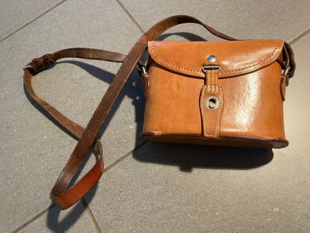 Ledertasche für Armeefeldstecher 1951 neuwertig