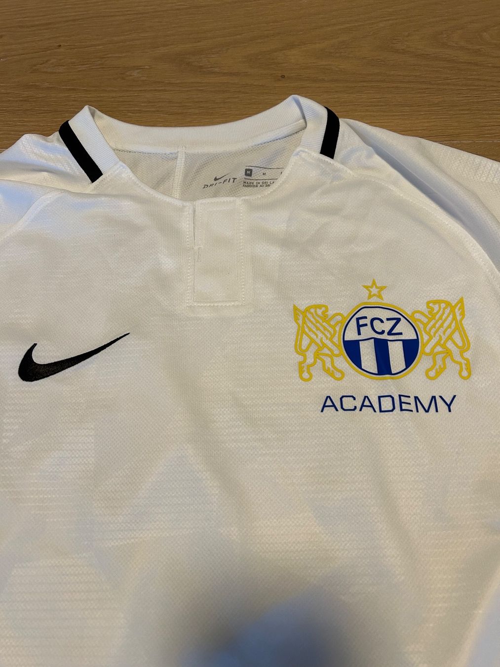 Nike Canottiere & Pantaloni: FCZ Trikot – Usato da Uerikon venduto da Petersli 1