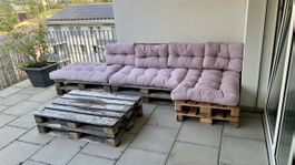 Paletten-Sofa Lounge mit Tisch