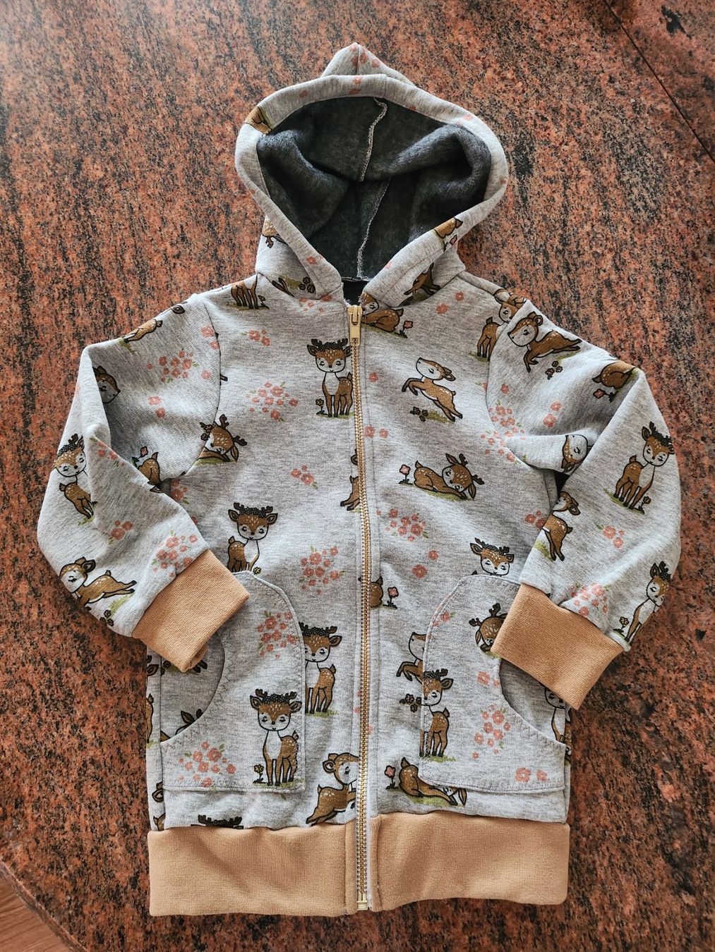 Giacche & Cappotti: Alpenfleece Jacke Gr. 80 mit Rehkitz, Handmade – Nuovo (secondo la descrizione) da Othmarsingen venduto da pao_2xld