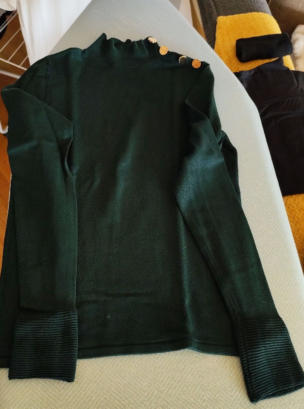 Pullover & Sweatshirts: Pull vert camaieux, taille S bon etat – Neu (gemäss Beschreibung) aus Neuchâtel von pie_8t6p