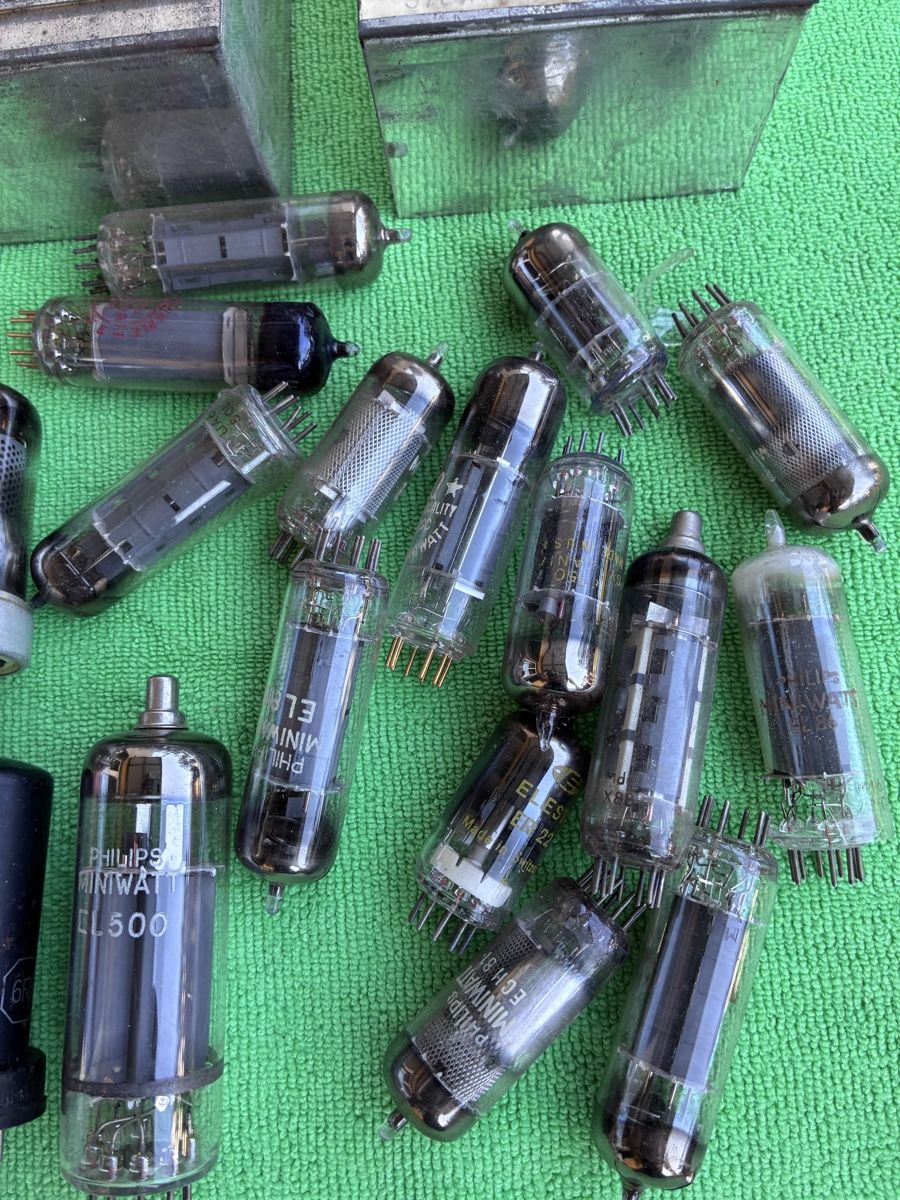 Amplificatori: Vintage electronic valves , non tested . – Difettoso da Zürich venduto da HiFiAtelier 5