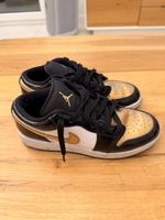 Baskets Air Jordan noir or taille 36.5 