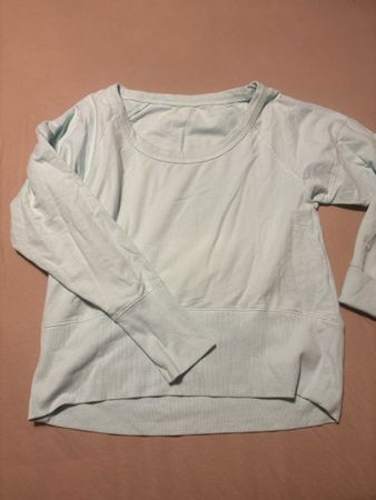 Lässiges, hellblaues Longsleeve für den Frühling, Gr. S