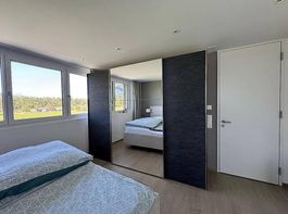Jutzler (Kleiderschrank) schwarz im top Zustand