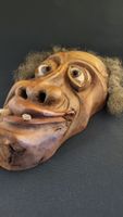 Handgearbeitete Holzmaske Wallis???