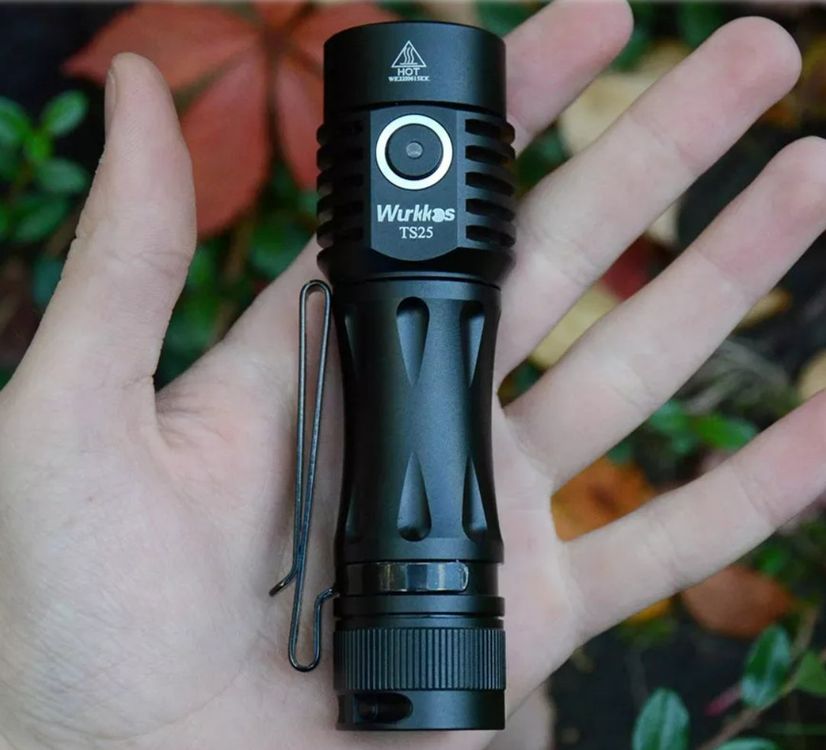 Torcia LED ultra luminosa, torcia ricaricabile, 90.000 lumen, XHP70