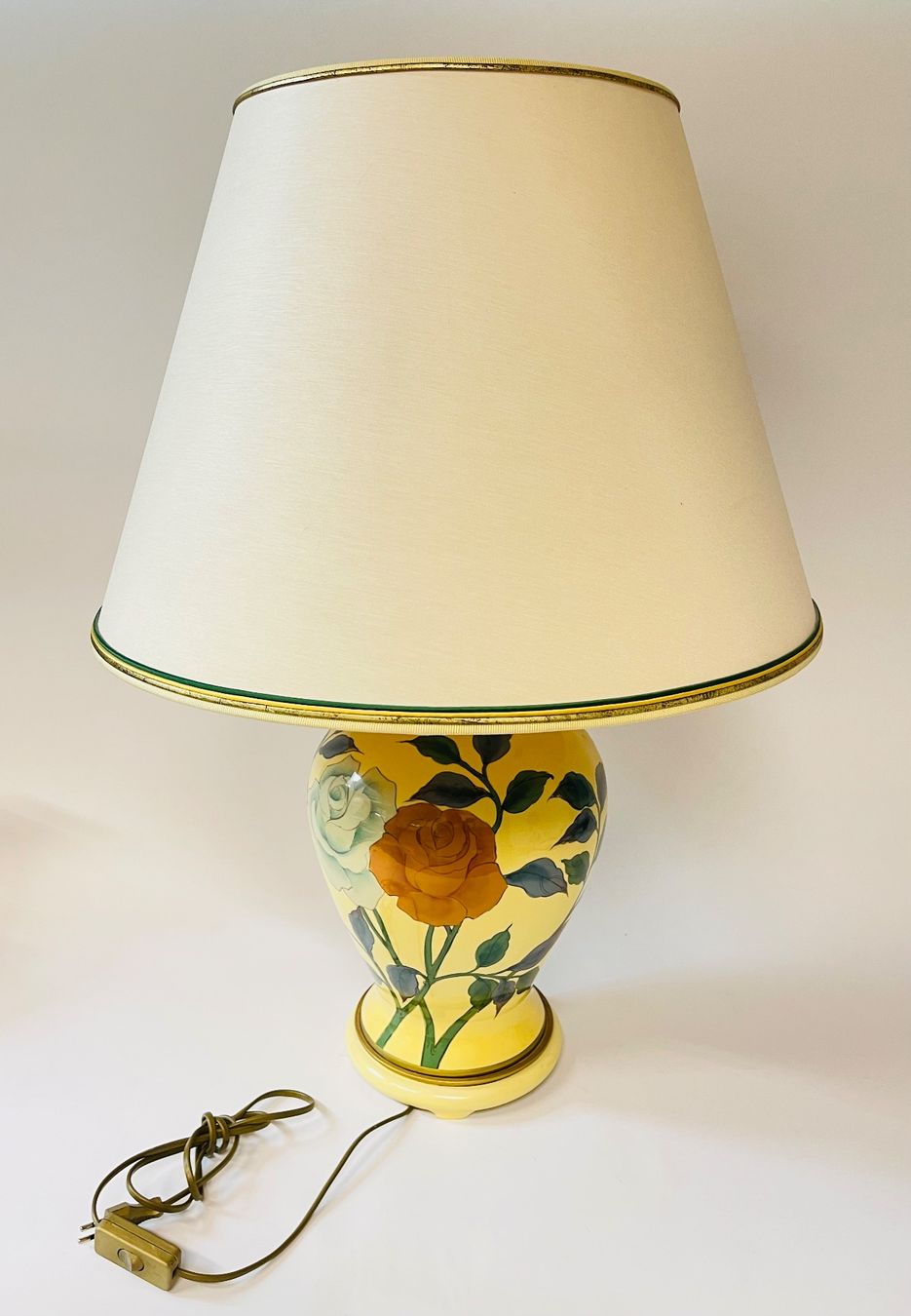 Lampen: Vintage Tischlampe "Art & Décor" mit Rosenmuster – Gebraucht aus Olten von ELHANDEL