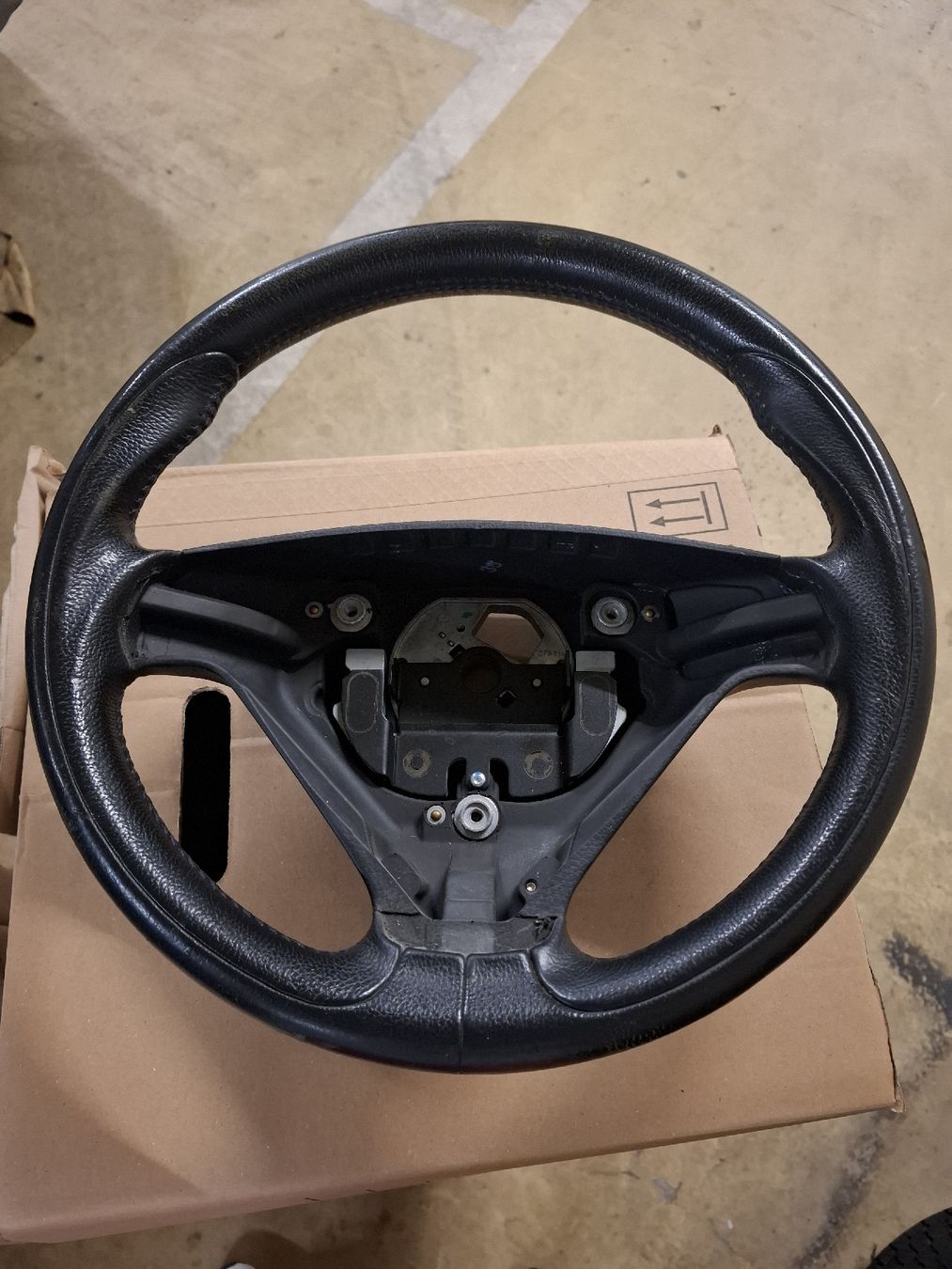 Volvo Tutti pezzi di ricambio auto: Volvo V70R V70 R Lenkrad – Usato da Fraubrunnen venduto da Hady87