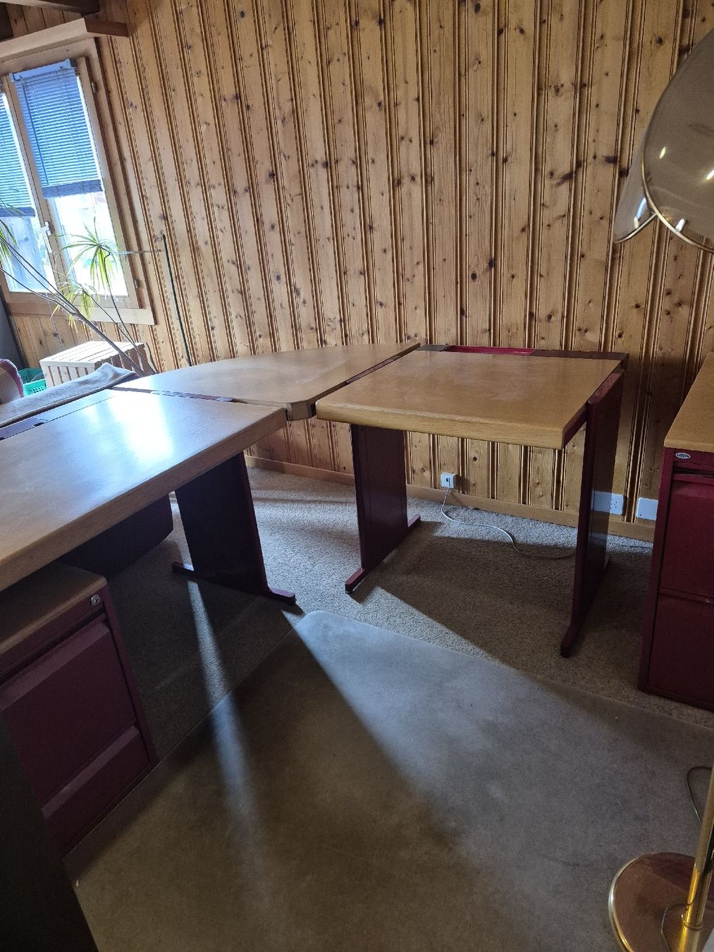 Lista Scrivanie: Lista Bürotisch mit 2 Schubladenstöcke und Eckteil – Usato da Heimberg venduto da Pfeilfeder