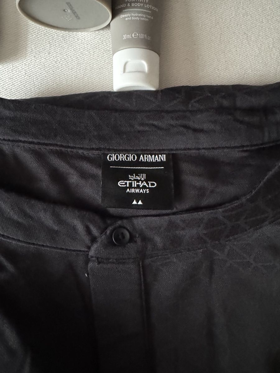 Armani Pigiami: Giorgio Armani Set: Pyjama, Ledertasche & Pflege – Nuovo (secondo la descrizione) da Zürich venduto da Orionos 2