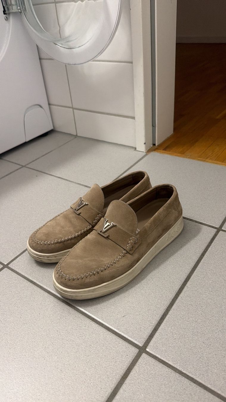 Herrenschuhe: Louis Vuitton Herren Mokassins, Grösse 42.5 – Gebraucht aus Kilchberg ZH von las_fz7g 1