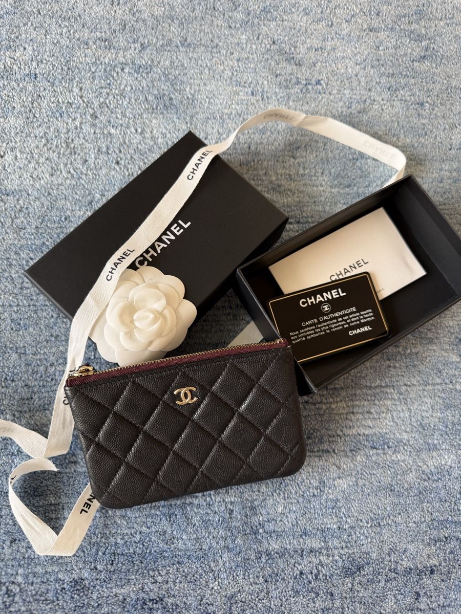 Chanel Portafogli: Chanel O Case Zipped Small Pouch – Nuovo (secondo la descrizione) da Zürich venduto da shuenoma