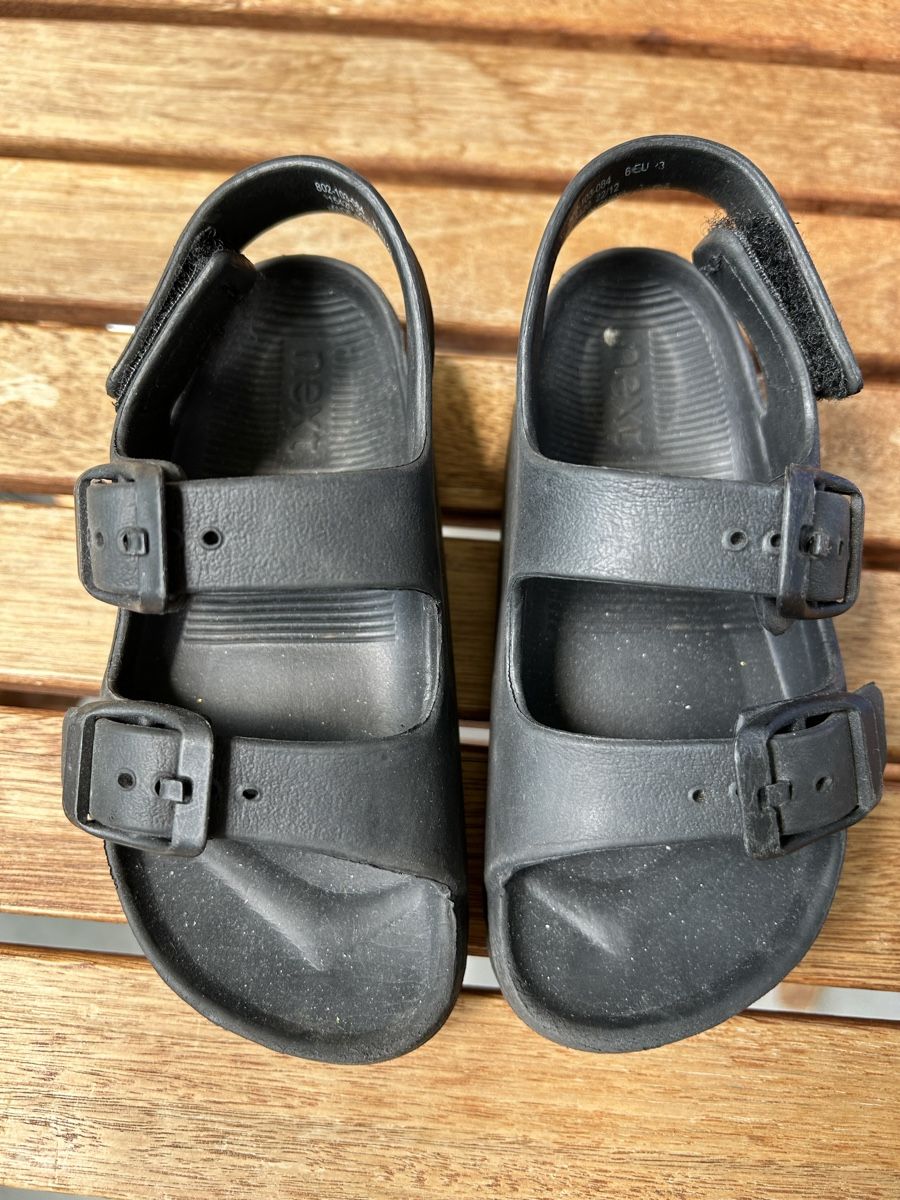 Next Scarpe per ragazzi: Sandales de plage noires / taille 23 – Usato da Meyrin venduto da Bronx86 1