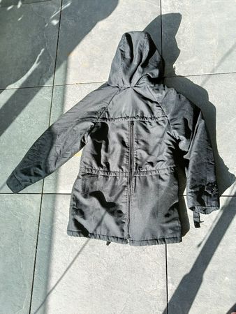 Tragejacke für Mamas, Grösse XS, Schwarz. Kapuze Jacke