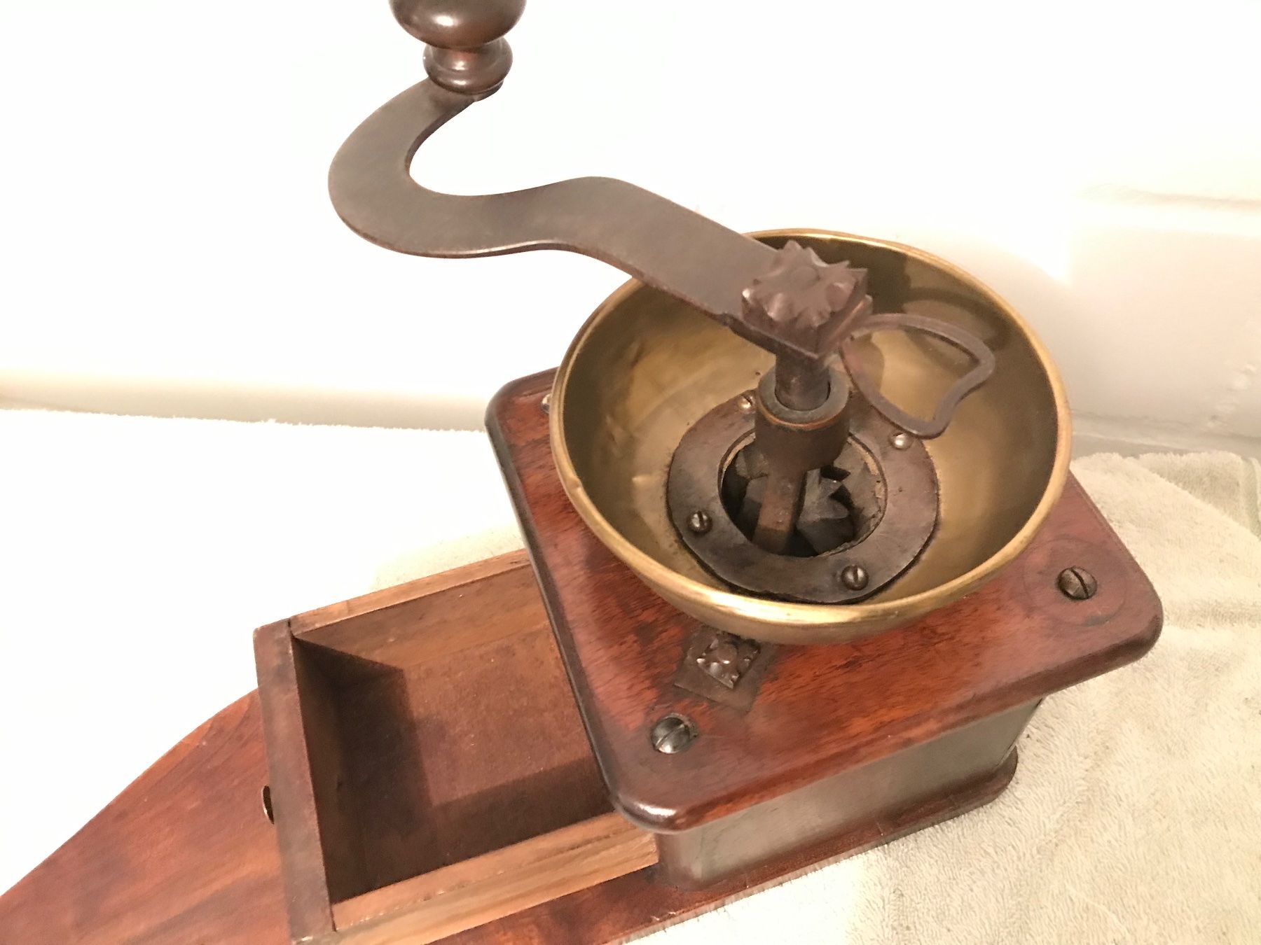 Elettrodomestici da cucina: Antike Biedermeier Kaffeemühle – Usato da Füllinsdorf venduto da unda2 1