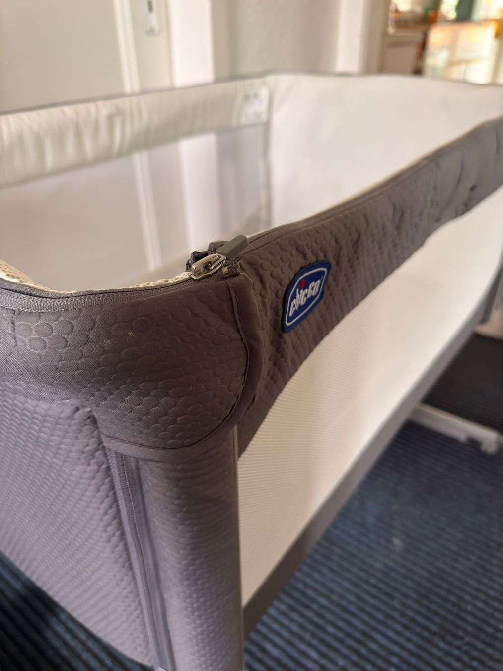 Chicco Wiegen & Stubenwagen: Chicco Beistellbett grau "Next2Me" – Gebraucht aus Hindelbank von nad_5tyx 9