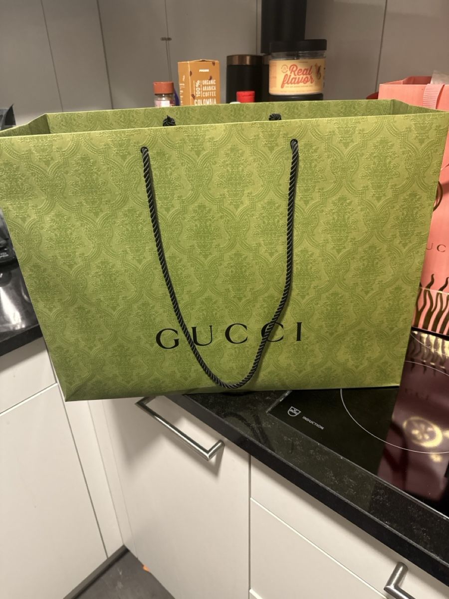 Gucci Borse: 3 Gucci Einkaufstaschen 1 versace Box Original – Nuovo (secondo la descrizione) da Grenchen venduto da Leonardo29 1