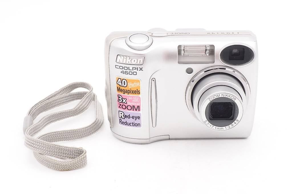 Fotocamera: Nikon Coolpix 4600 – Usato da Basel venduto da joshvandalism