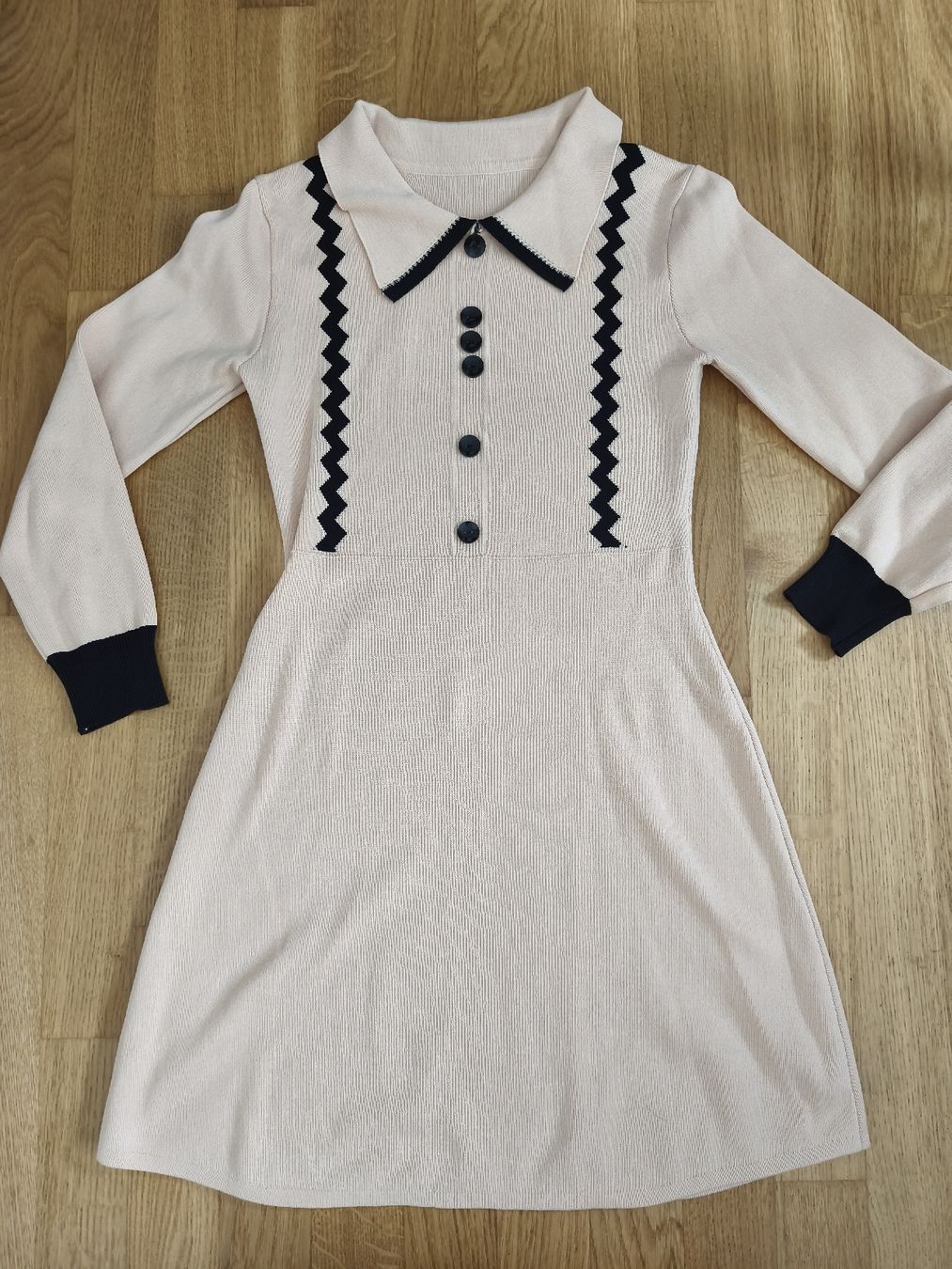 Vestiti: Hellbeiges Strickkleid Gr. S/M – Usato da Näfels venduto da ChocolateMuffin