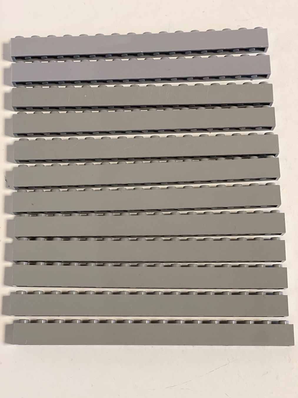Lego Giocattoli: LEGO - 12 Steine 16 x 1 x 1 Grau – Usato da Gelterkinden venduto da cobra0110