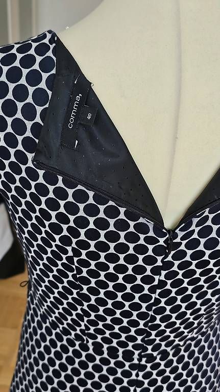Kleider: Comma Sommerkleid mit Punkten – Gebraucht aus Sursee von nei_7klk 3