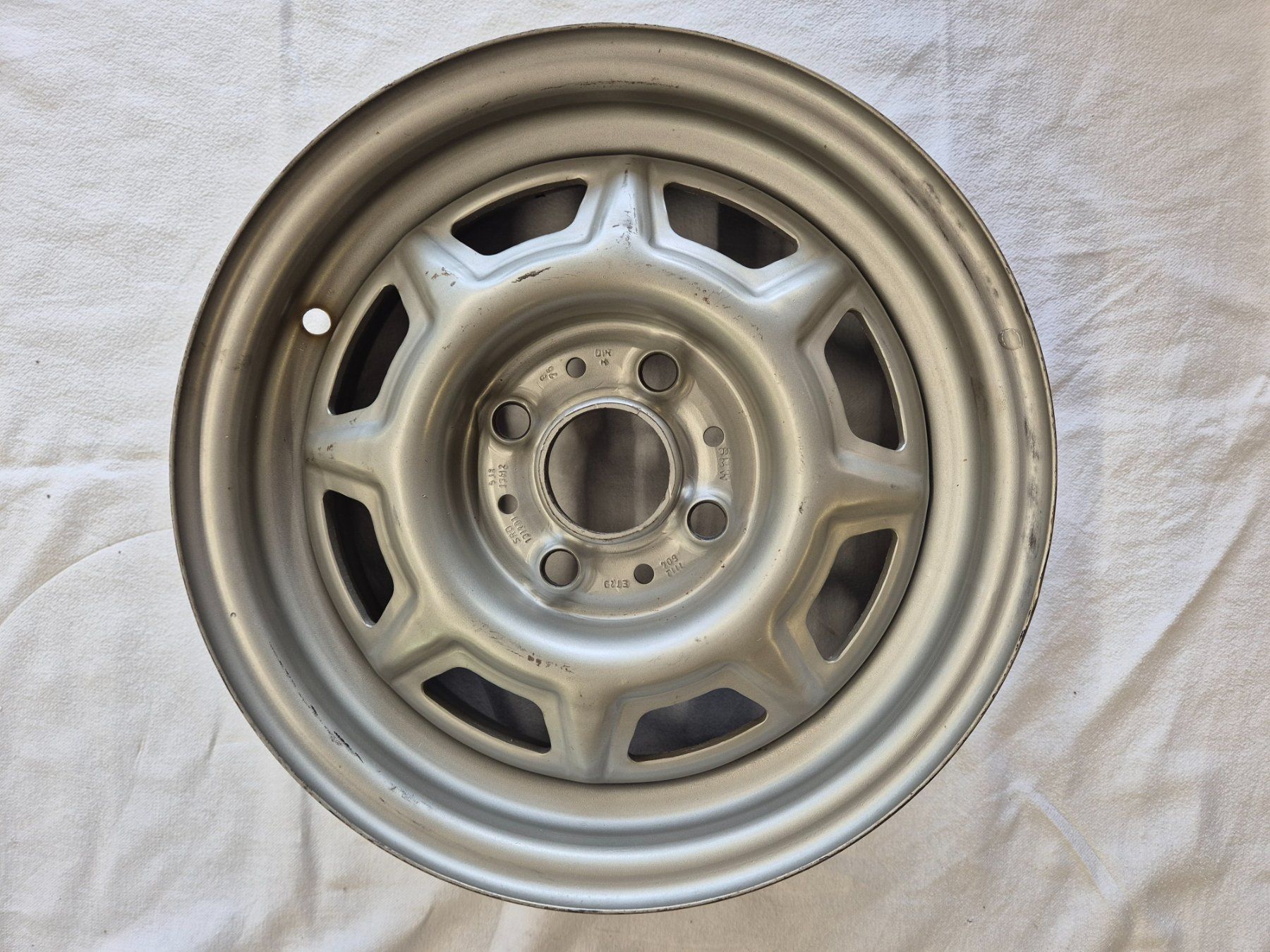 BMW Cerchioni: 2 Stück Original BMW E21 Stahlfelgen  5Jx13 ET29, 4Loch – Usato da Bremgarten AG venduto da Osella5 4