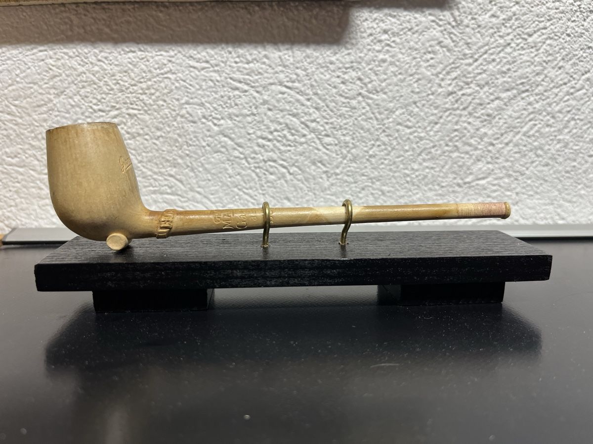 Pipe & Accessori: Pipe en terre Gambier montée sur socle – Usato da Lausanne venduto da joltei