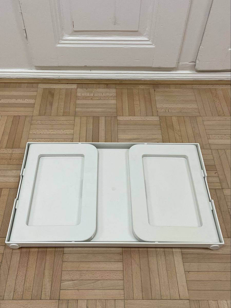 Guzzini Servierplatten: Vintage Folding Tray Guzzini Serviertablett mit Klappstützen – Gebraucht aus Zürich von Vintagewiesel 3