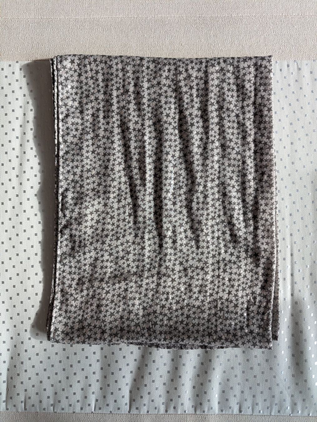 Foulard & Sciarpe: Lightweight star scarf – Usato da Glis venduto da livespringly 1