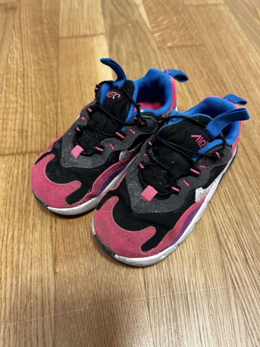 Nike Scarpe per ragazzi: Nike Air Max 270 React Kinderschuhe, Grösse 25, Top! – Usato da Riniken venduto da mis_69lc