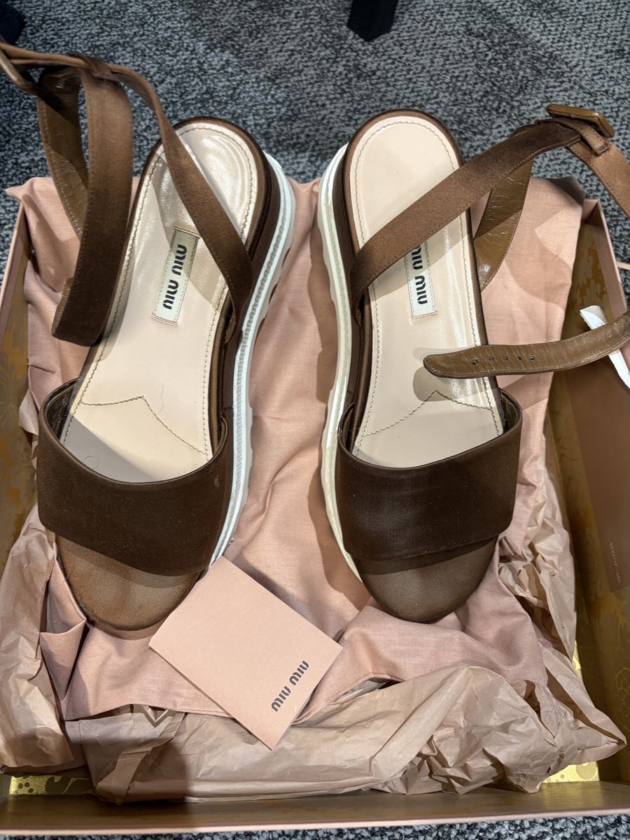 Miu Miu Chaussures femmes: Miu Miu Sandalen  – D'occasion à Uitikon-Waldegg par Sablink