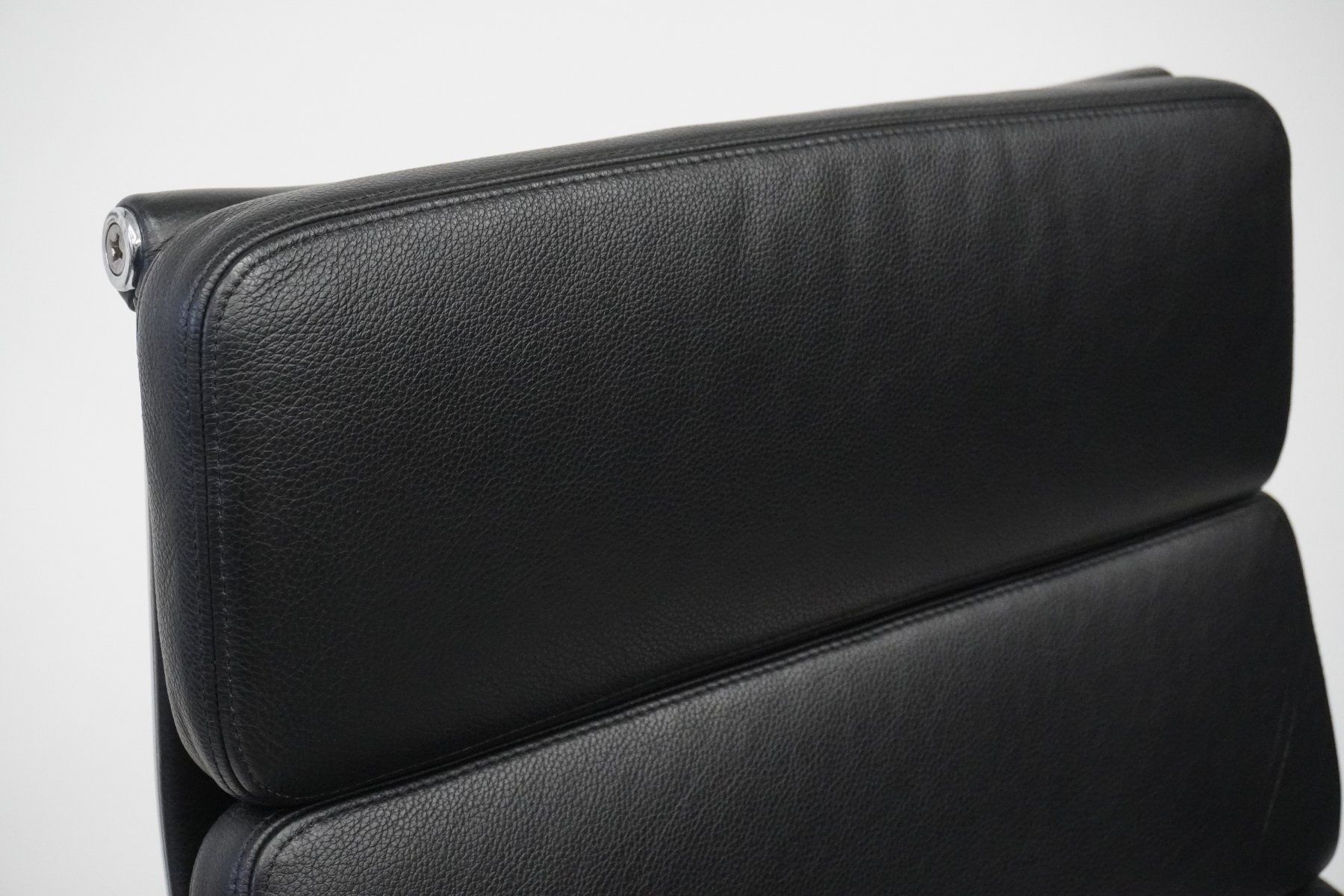 Vitra Sedie: Designklassiker Vitra Eames Soft Pad EA219 Leder schwarz – Usato da Bad Zurzach venduto da QLASSIQ 7