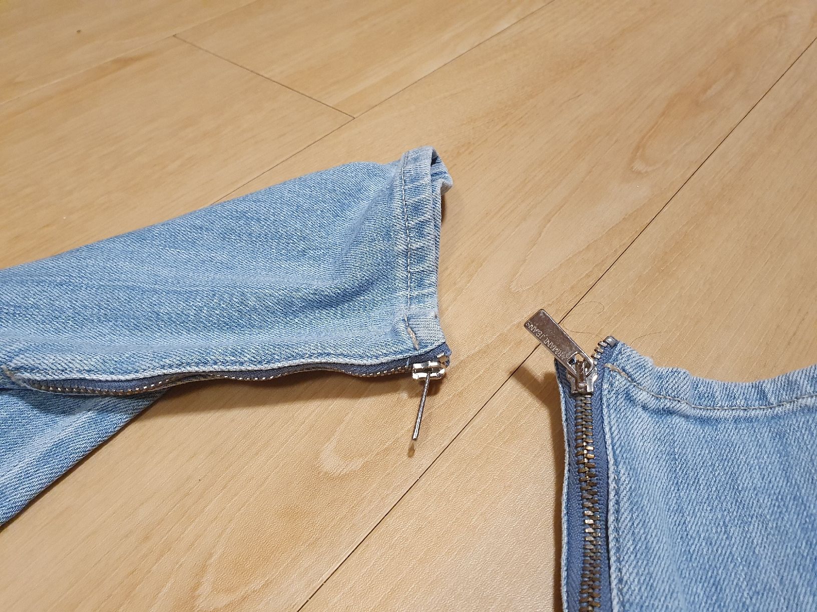 Armani Jeans: Fraue Armani Jeans Gr. 27 HellBlau – Usato da Val D Illiez venduto da SnowRoof 5