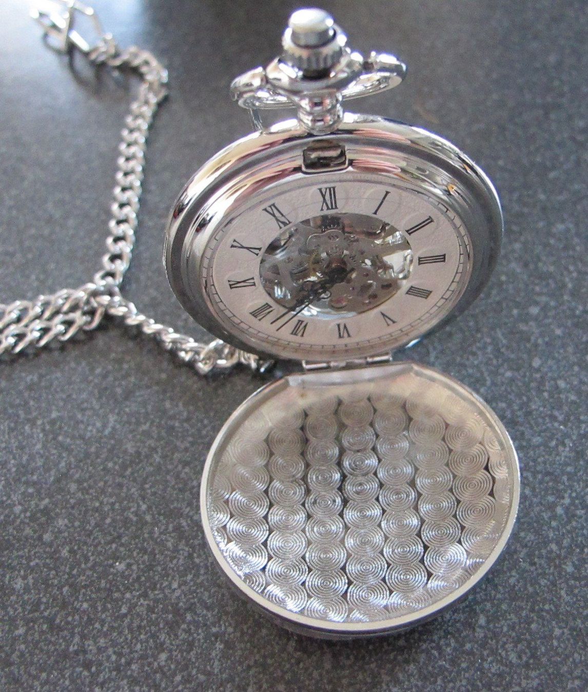 Orologi: AKTION Silberfarbene Skeleton Skelet Taschenuhr – Nuovo (secondo la descrizione) da Schwanden GL venduto da UHRKNALL 1