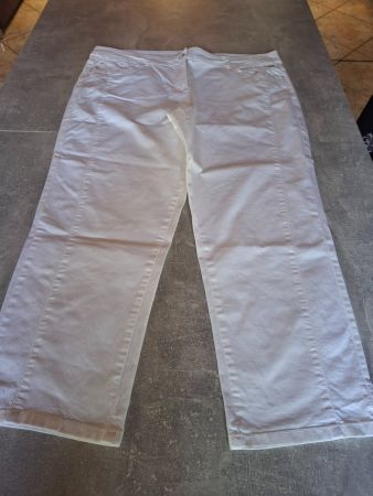 Pantalon blanc 98% coton taille 44 marque C&A