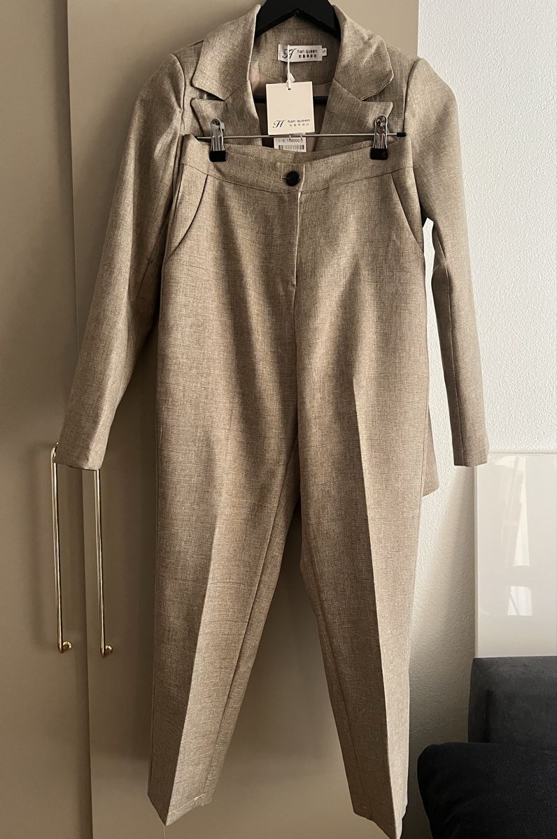 Completi & Tailleur: Damen Anzug beige Grösse S neu – Nuovo (secondo la descrizione) da Zürich venduto da dan_8cvc 1