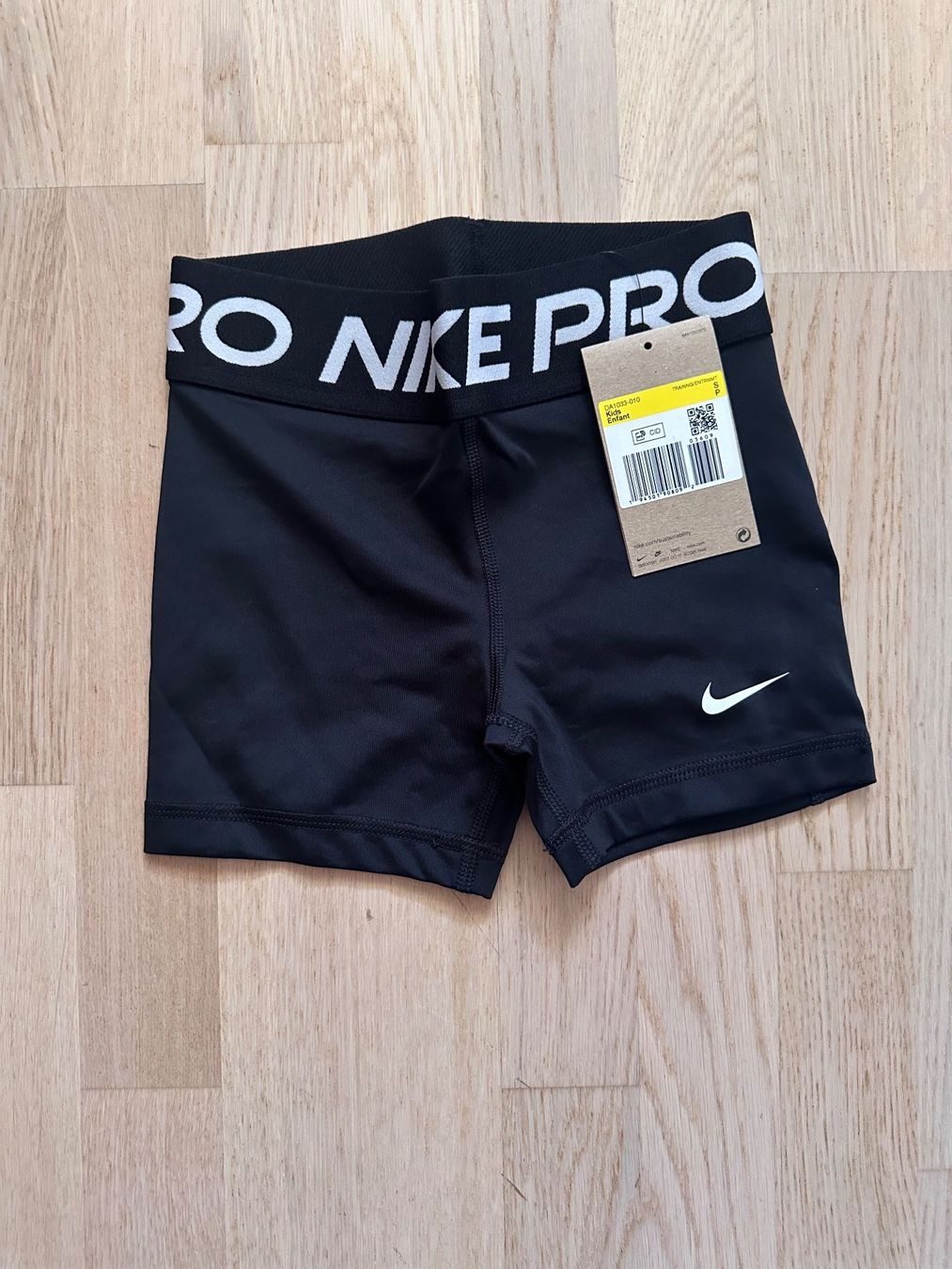 Nike Pantaloni: Nike Pro Shorts (Mädchen) Größe: S – Nuovo e nell'imballaggio originale da Brüttisellen venduto da jea_5lmn
