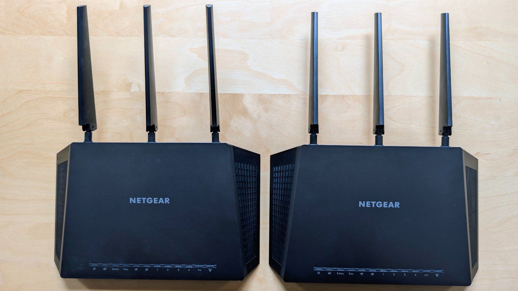 Netgear Modem & Router: 2x Netgear R7000 Nighthawk WLAN Router – Usato da Zug venduto da ObiWanKenobiZug
