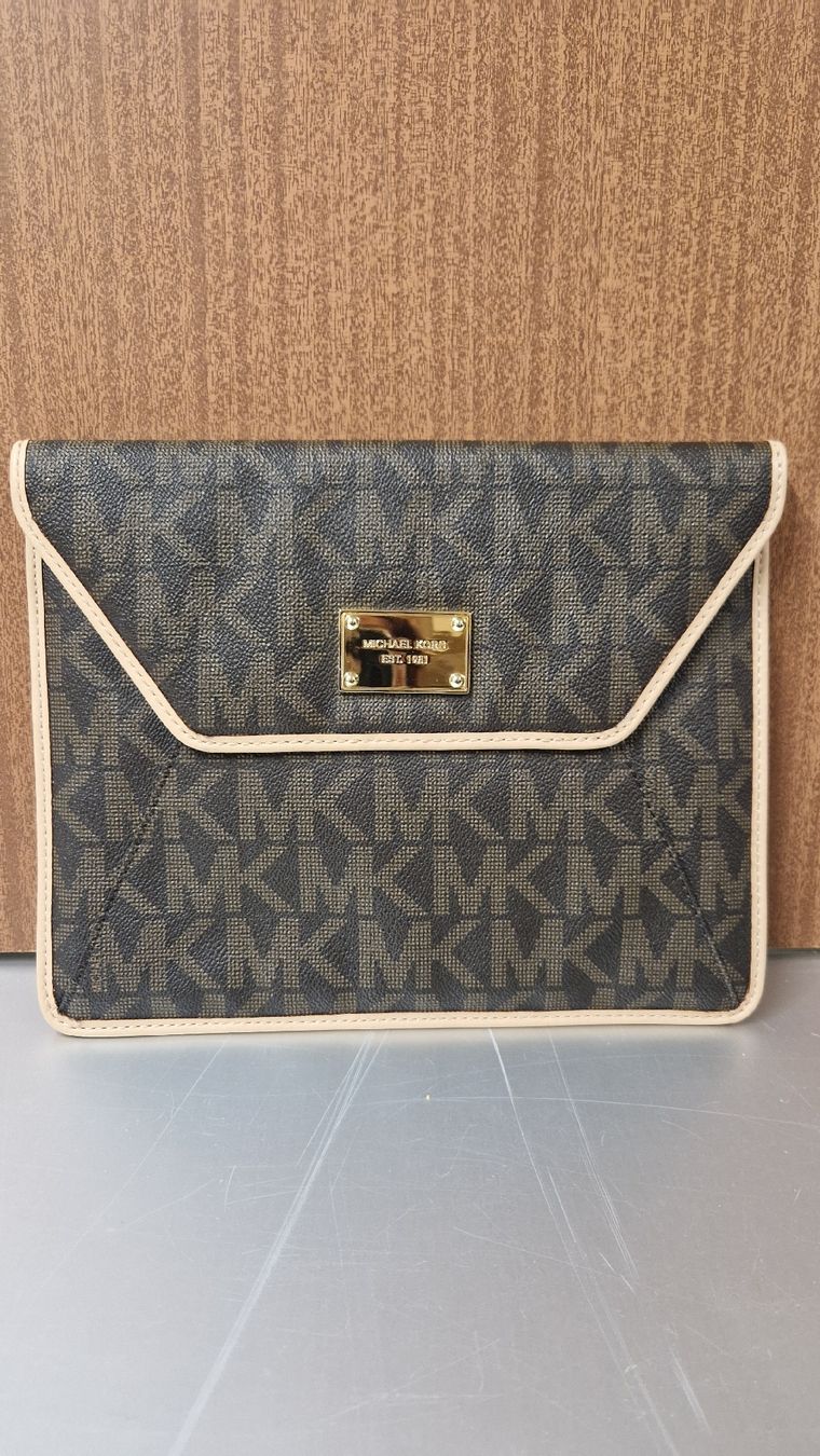Michael Kors Borse: Michael Kors IPad Sleeve – Usato da Wallisellen venduto da jazie_11